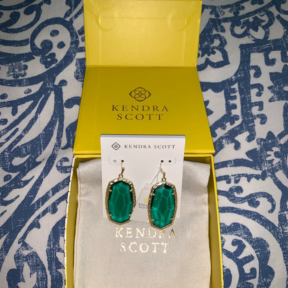 Kendra Scott emerald dangling earrings!!
